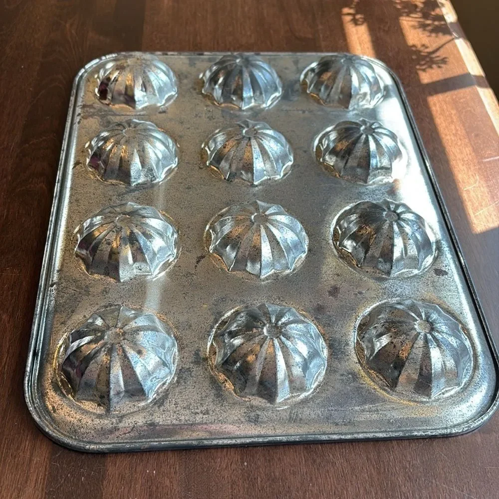 Vintage Biscuit Muffin Baking Tray Pan- 14